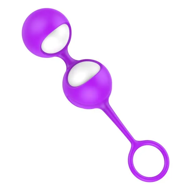 Insertar bolas de kegel de juguete sexual para apretar el piso pélvico